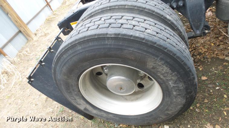 image for item DG2855 2016 Freightliner Cascadia semi truck