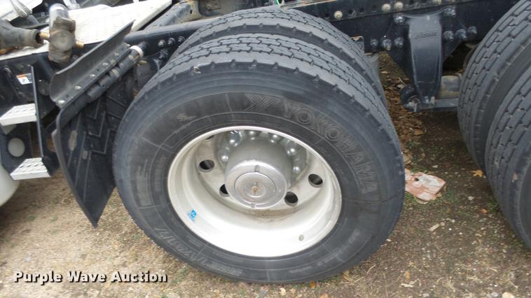 image for item DG2855 2016 Freightliner Cascadia semi truck