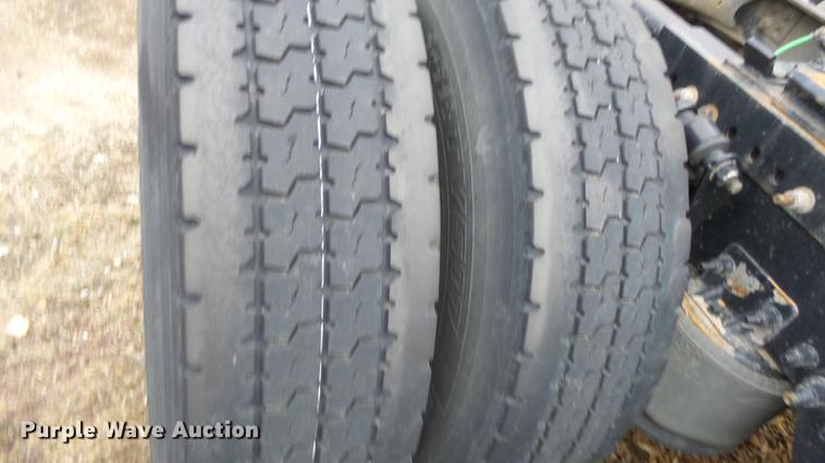 image for item DG2855 2016 Freightliner Cascadia semi truck