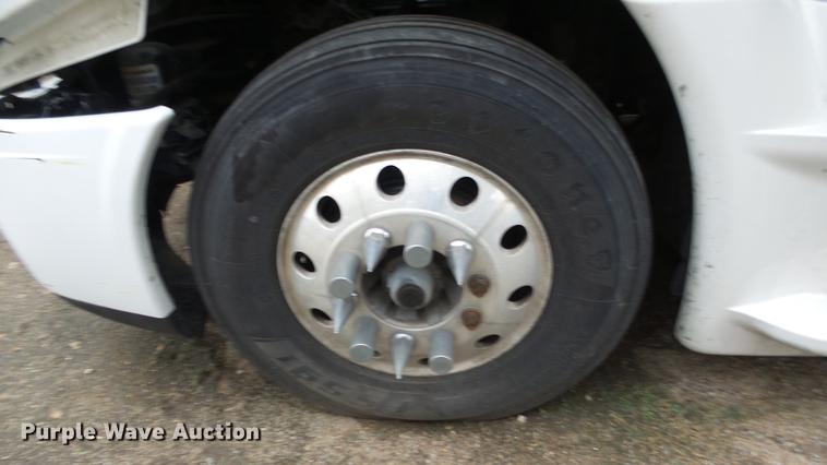 image for item DG2855 2016 Freightliner Cascadia semi truck