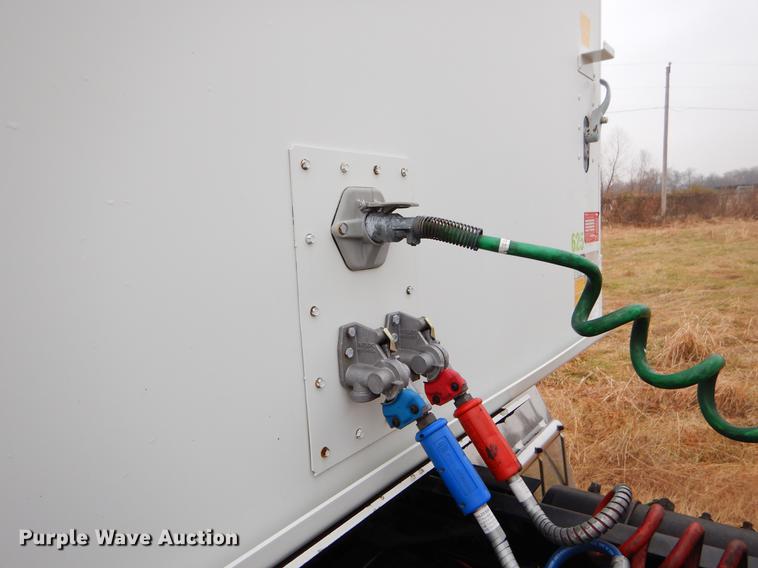 image for item ER9357 2010 Mickey 12AT side load enclosed trailer