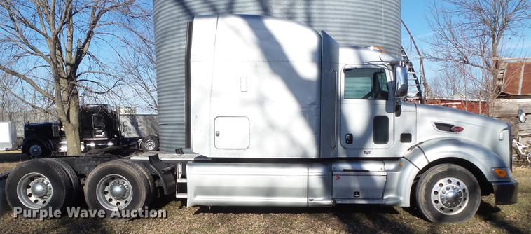 image for item L5733 2013 Peterbilt 386 semi truck
