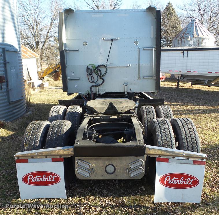 image for item L5733 2013 Peterbilt 386 semi truck
