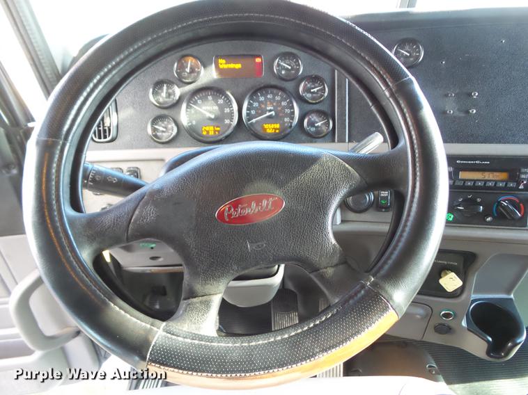 image for item L5733 2013 Peterbilt 386 semi truck