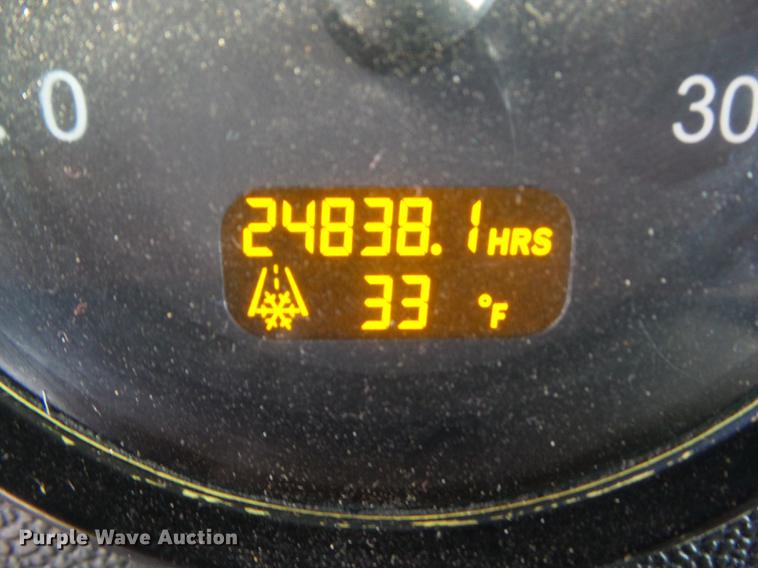 image for item L5733 2013 Peterbilt 386 semi truck