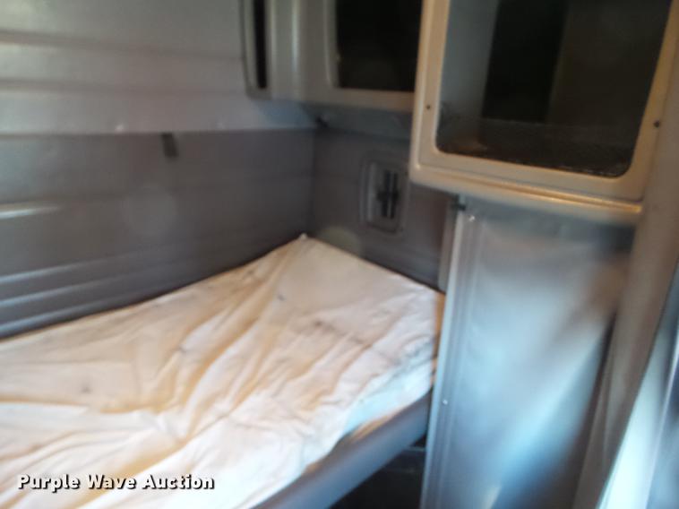 image for item L5733 2013 Peterbilt 386 semi truck