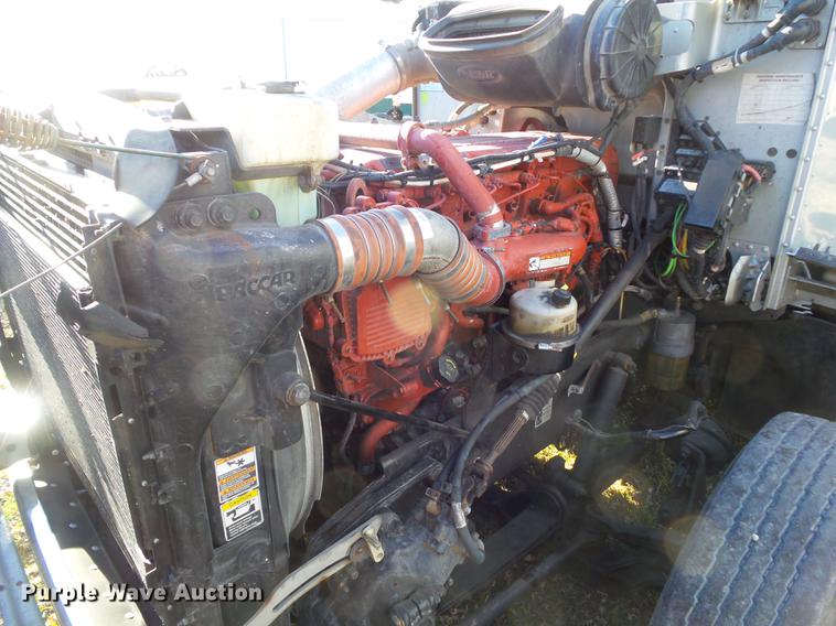 image for item L5733 2013 Peterbilt 386 semi truck