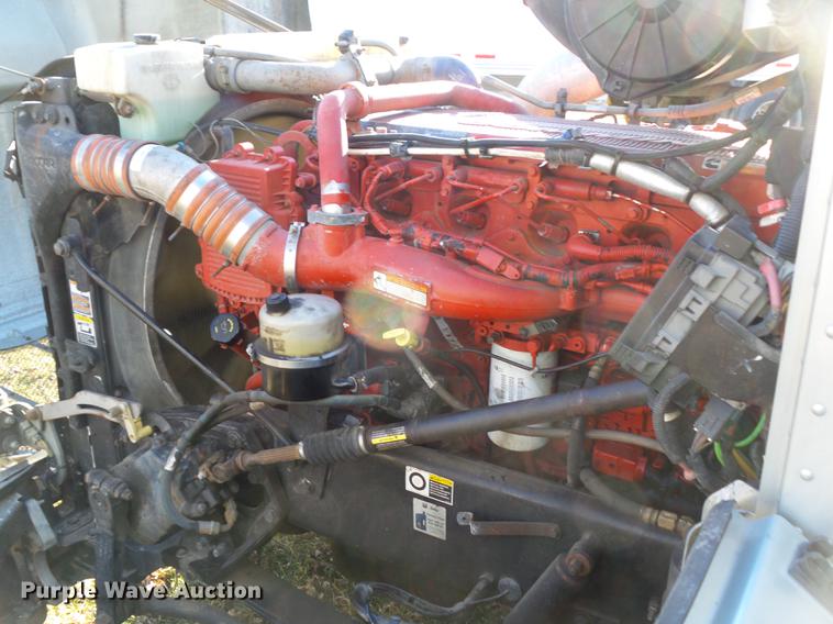 image for item L5733 2013 Peterbilt 386 semi truck