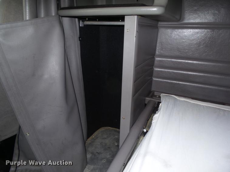 image for item L5733 2013 Peterbilt 386 semi truck