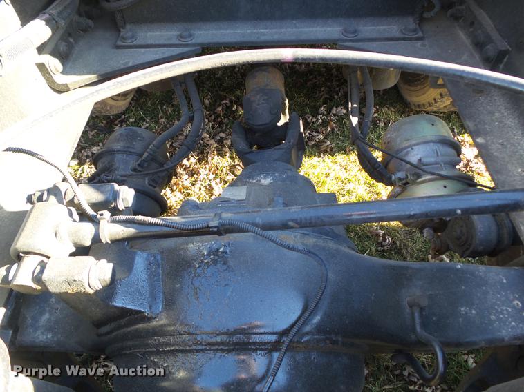 image for item L5733 2013 Peterbilt 386 semi truck