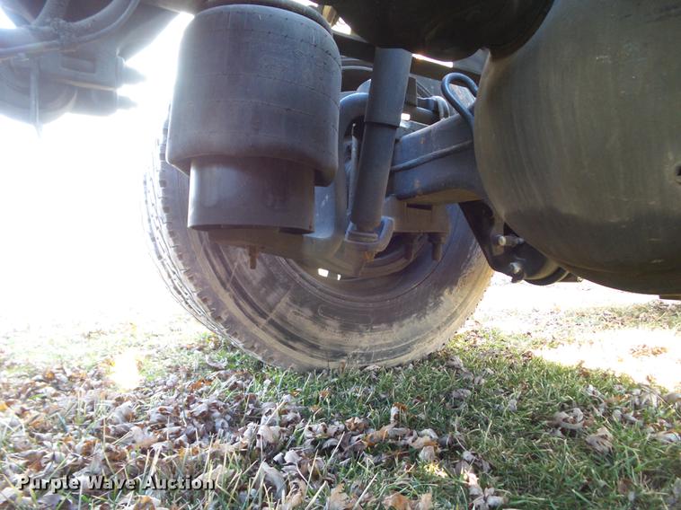 image for item L5733 2013 Peterbilt 386 semi truck