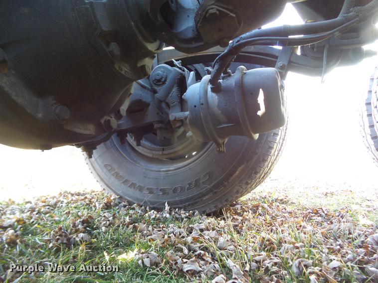 image for item L5733 2013 Peterbilt 386 semi truck