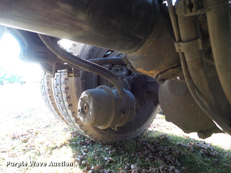 image for item L5733 2013 Peterbilt 386 semi truck