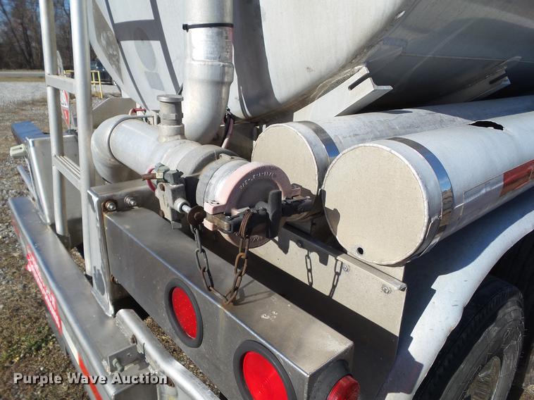 image for item L5734 2000 Polar tank trailer