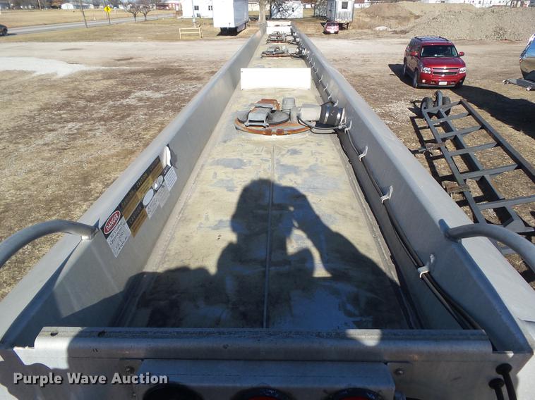 image for item L5734 2000 Polar tank trailer