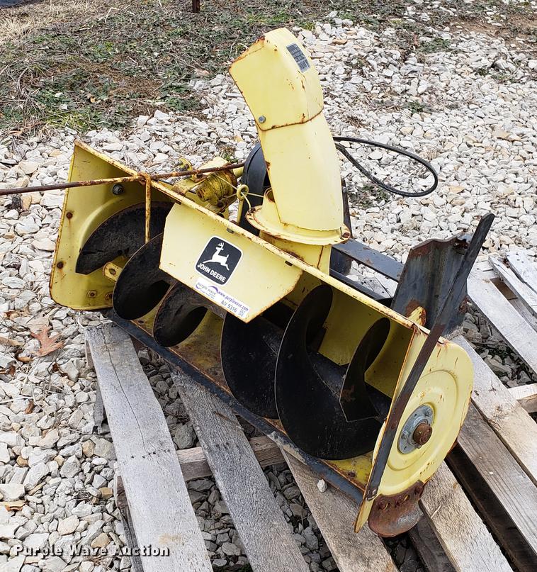 image for item AV9316 John Deere G37AK snow blower