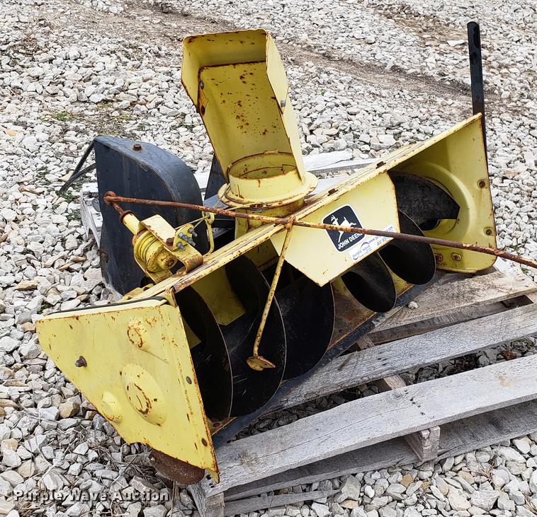 image for item AV9316 John Deere G37AK snow blower