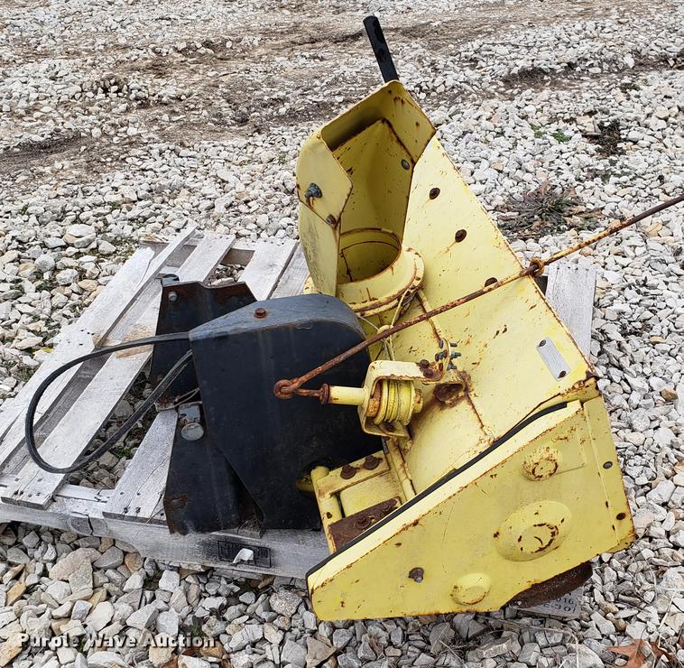 image for item AV9316 John Deere G37AK snow blower