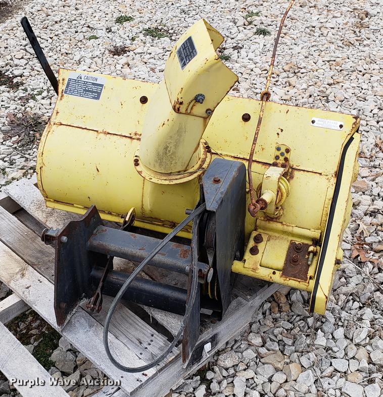 image for item AV9316 John Deere G37AK snow blower