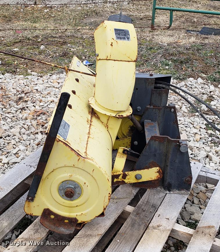 image for item AV9316 John Deere G37AK snow blower