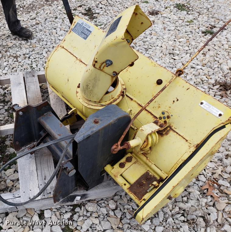 image for item AV9316 John Deere G37AK snow blower