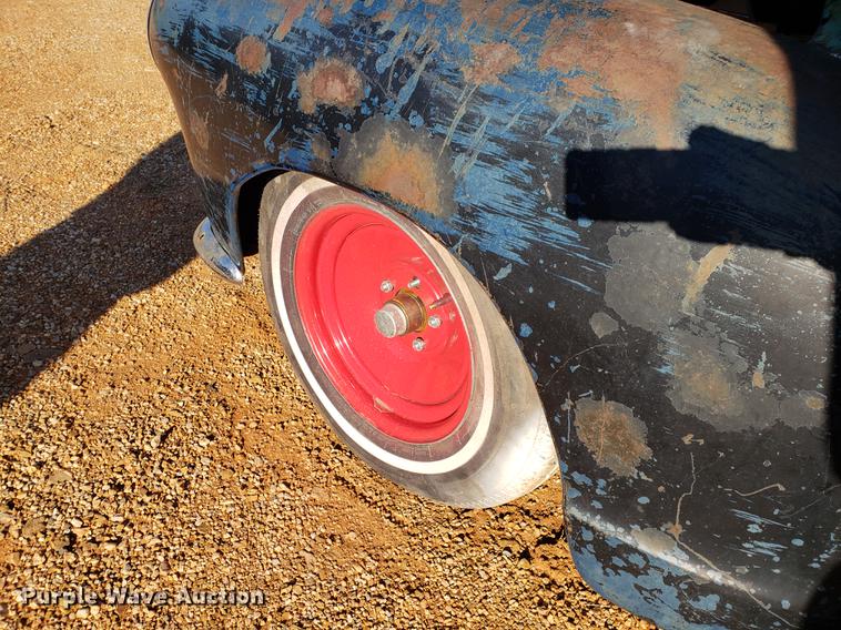 image for item AV9322 1947 Chevrolet pickup truck