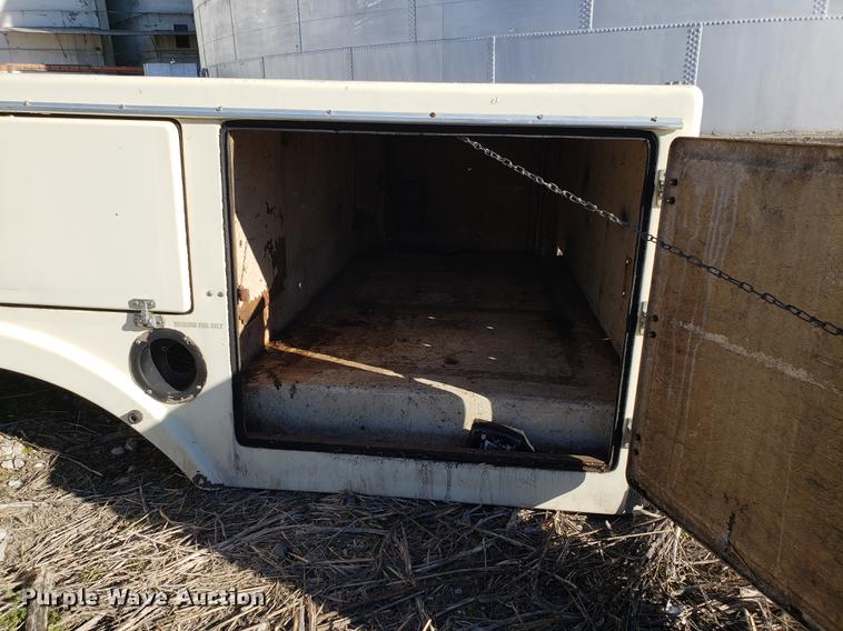 image for item AV9364 Utility bed