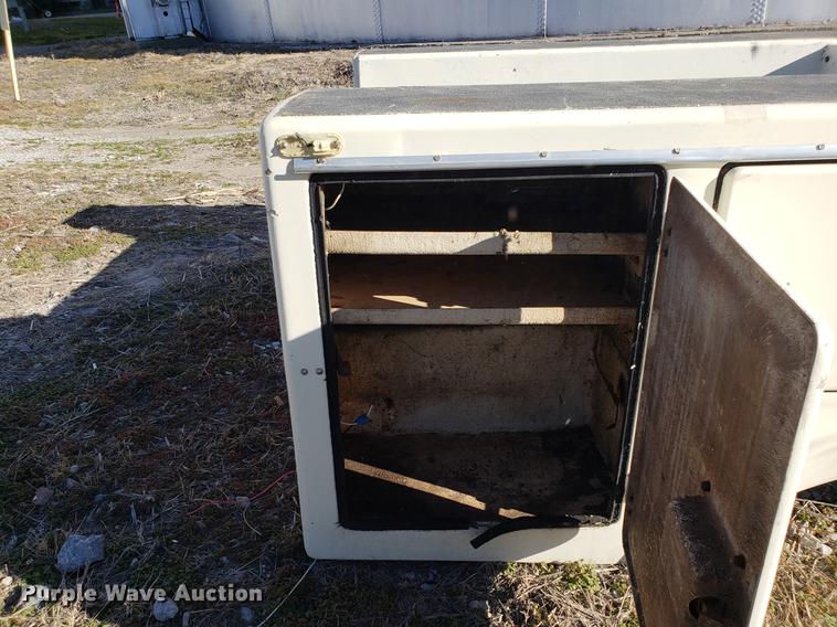 image for item AV9364 Utility bed