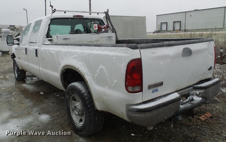 image for item DB2110 2005 Ford F350 Super Duty Crew Cab pickup truck