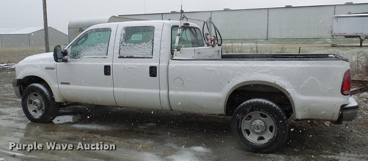 image for item DB2110 2005 Ford F350 Super Duty Crew Cab pickup truck