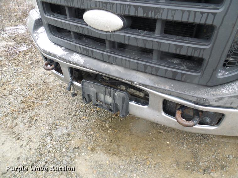 image for item DB2110 2005 Ford F350 Super Duty Crew Cab pickup truck