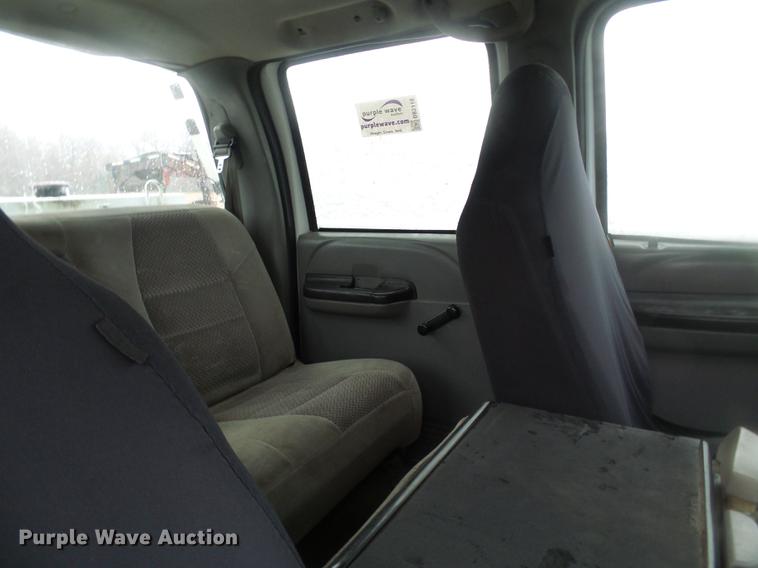 image for item DB2110 2005 Ford F350 Super Duty Crew Cab pickup truck