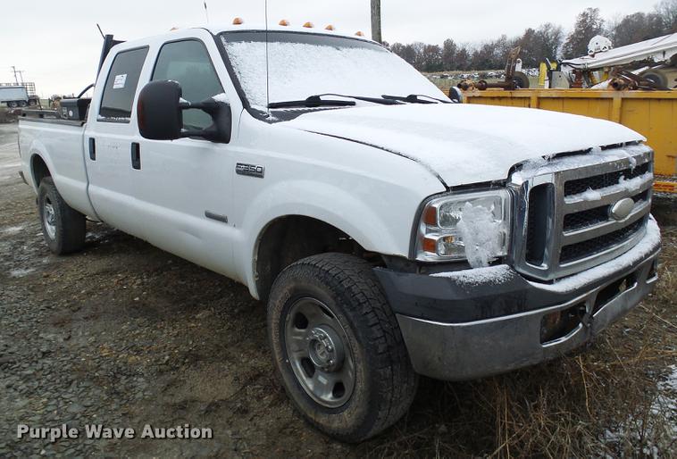 image for item DB2115 2006 Ford F350 Super Duty Crew Cab pickup truck