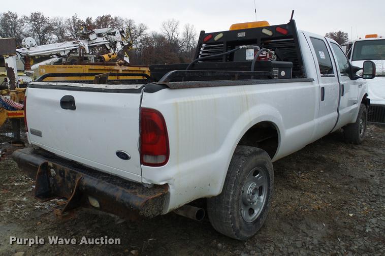 image for item DB2115 2006 Ford F350 Super Duty Crew Cab pickup truck