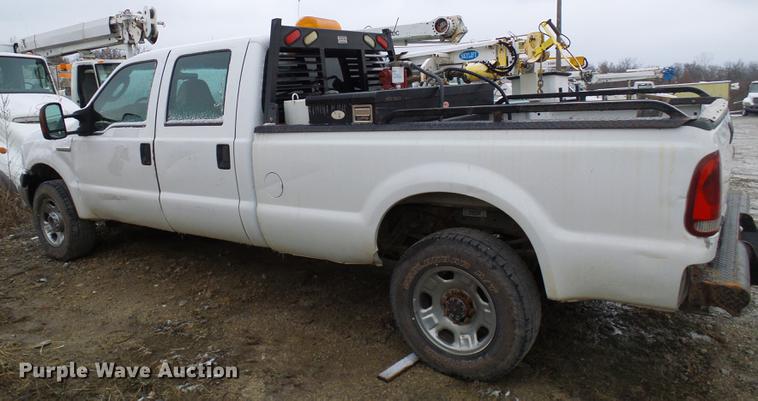 image for item DB2115 2006 Ford F350 Super Duty Crew Cab pickup truck