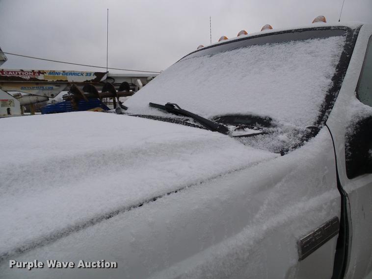 image for item DB2115 2006 Ford F350 Super Duty Crew Cab pickup truck