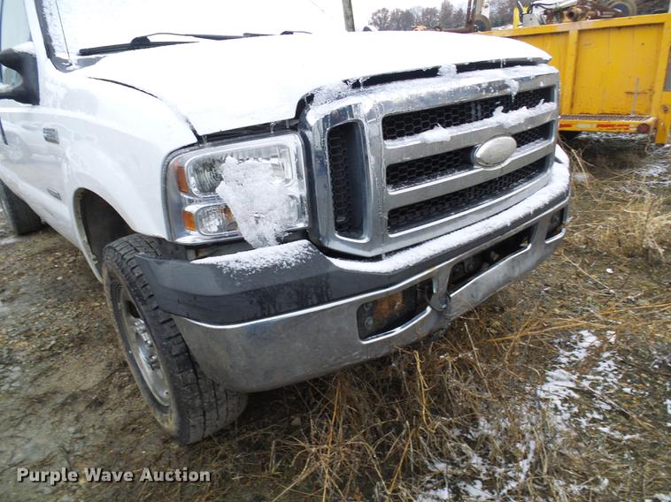 image for item DB2115 2006 Ford F350 Super Duty Crew Cab pickup truck