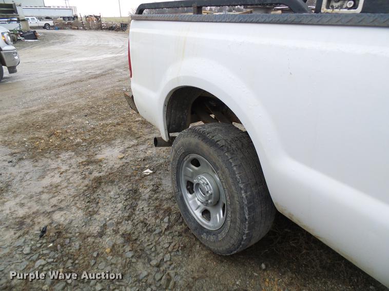 image for item DB2115 2006 Ford F350 Super Duty Crew Cab pickup truck
