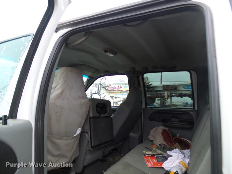 image for item DB2115 2006 Ford F350 Super Duty Crew Cab pickup truck