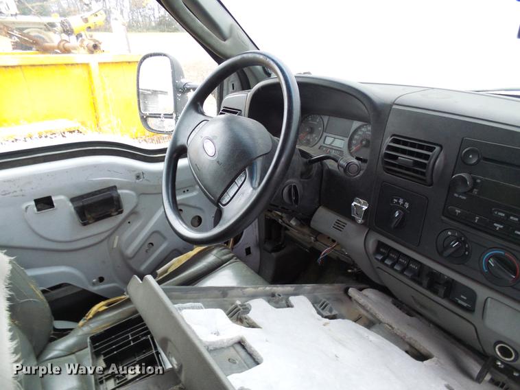 image for item DB2115 2006 Ford F350 Super Duty Crew Cab pickup truck