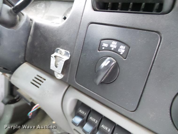 image for item DB2115 2006 Ford F350 Super Duty Crew Cab pickup truck