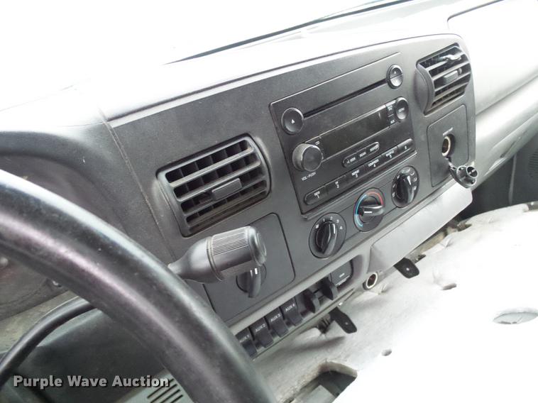 image for item DB2115 2006 Ford F350 Super Duty Crew Cab pickup truck