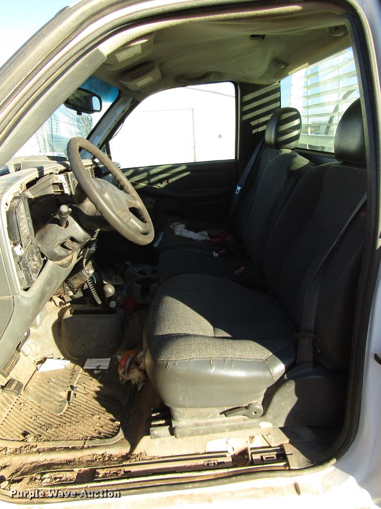 image for item DB6906 2003 Chevrolet Silverado 1500 pickup truck