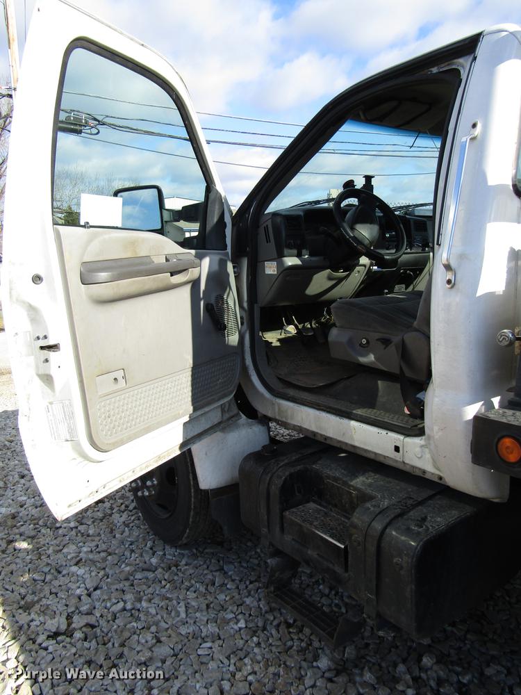 image for item DB6991 2000 Ford F650 Super Duty rollback truck