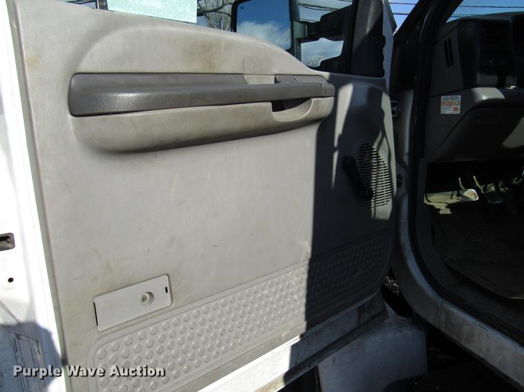 image for item DB6991 2000 Ford F650 Super Duty rollback truck