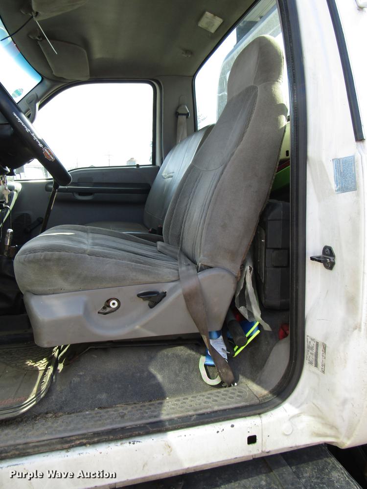 image for item DB6991 2000 Ford F650 Super Duty rollback truck