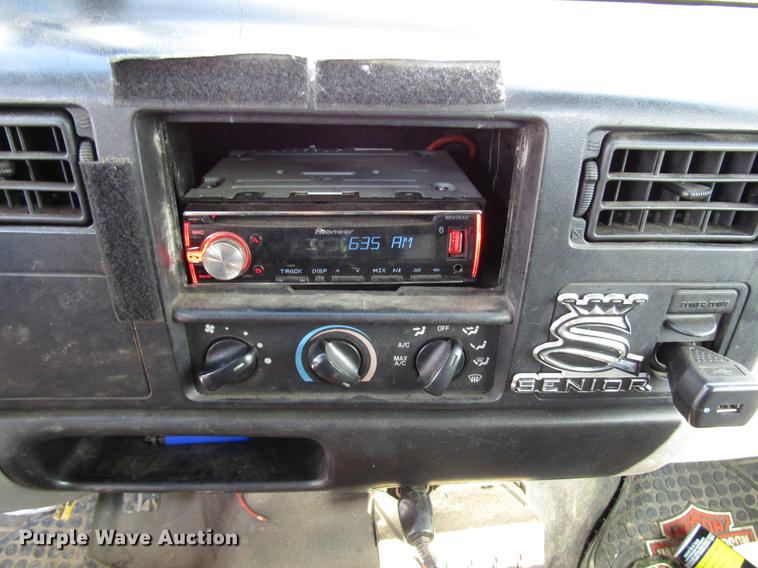 image for item DB6991 2000 Ford F650 Super Duty rollback truck