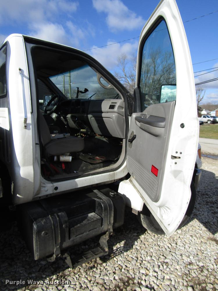 image for item DB6991 2000 Ford F650 Super Duty rollback truck