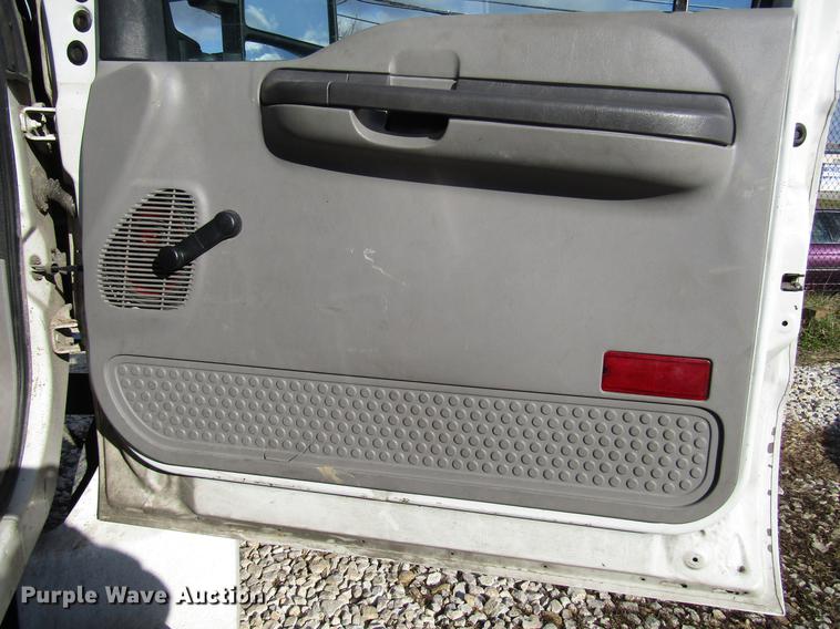 image for item DB6991 2000 Ford F650 Super Duty rollback truck