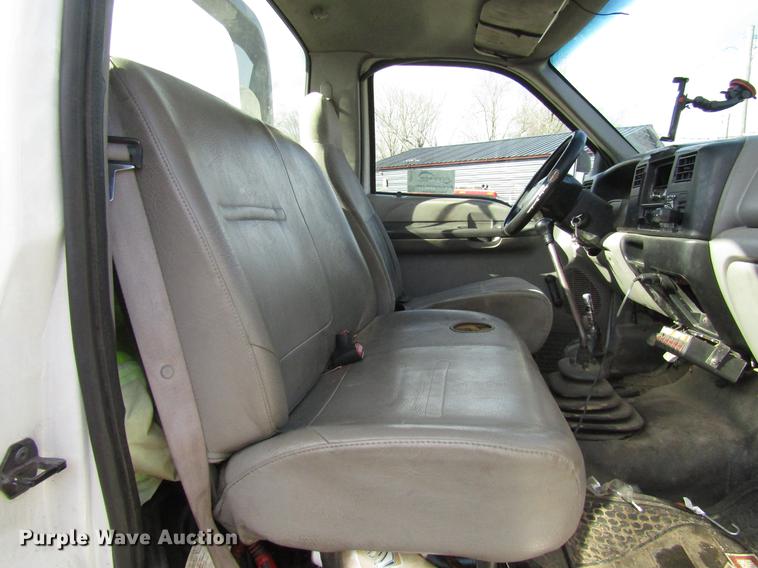 image for item DB6991 2000 Ford F650 Super Duty rollback truck